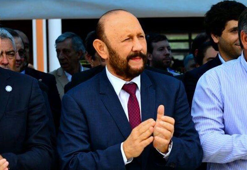 Gildo Insfrán lleva 28 años en el cargo, pero que en realidad forma parte del Ejecutivo provincial desde 1987 cuando fue electo vice junto al gobernador Vicente Joga, puesto que ocupó entre ese año y 1995 cuando asumió como gobernador. En total, Insfrán lleva en el Ejecutivo provincial 35 años, un récord en la Argentina.