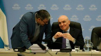 José Luis Esper presidiendo la comisión de Presupuesto y Hacienda. José Luis Esper presidiendo la comisión de Presupuesto y Hacienda.