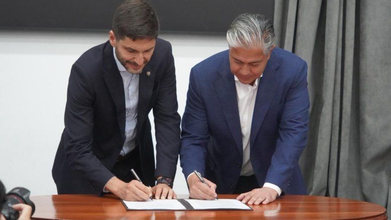 Mueve fichas: Maximiliano Pullaro firmó uno de los acuerdos más importantes de su gestión