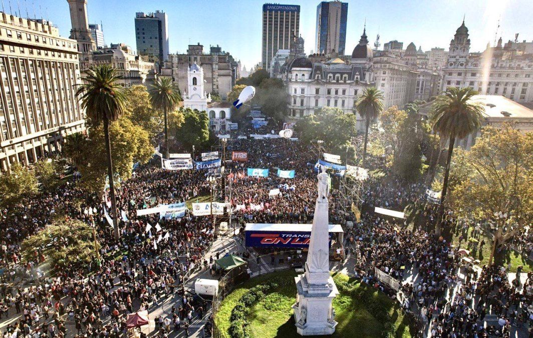 El 1/10 los universitarios se concentran frente al Congreso Nacional El 1/10 los universitarios se concentran frente al Congreso Nacional