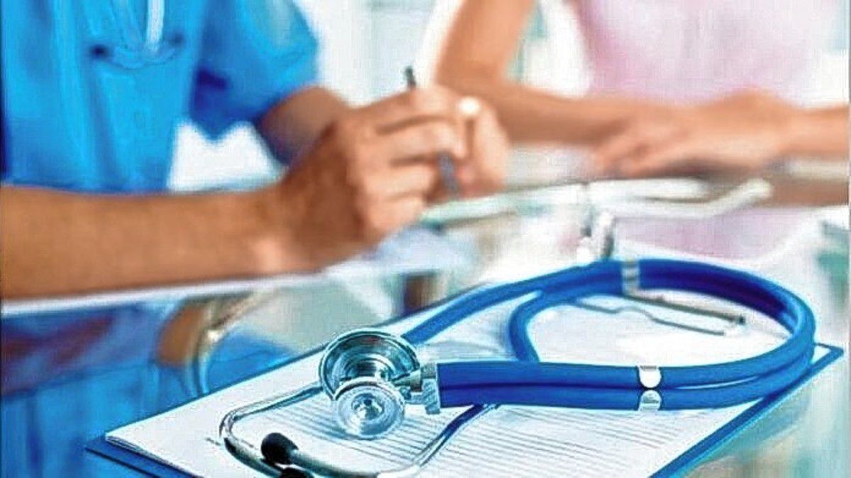 Las prepagas más que duplicaron sus cuotas pero médicos y sanatorios reciben migajas. Las prepagas más que duplicaron sus cuotas pero médicos y sanatorios reciben migajas.