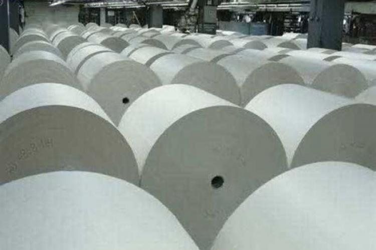 Papel para diario: Guillermo Moreno está imponiendo el autoracionamiento en Grupo Clarín.