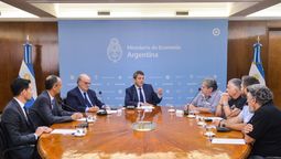 Peugeot, Volkswagen, Toyota... ahora Sergio Massa, José Ignacio De Mendiguren, Mercedes Benz Camiones y Buses; y el sindicato Smata, anuncian inicio del proyecto en Zárate para construir un nuevo centro logístico de autopartes y repuestos.