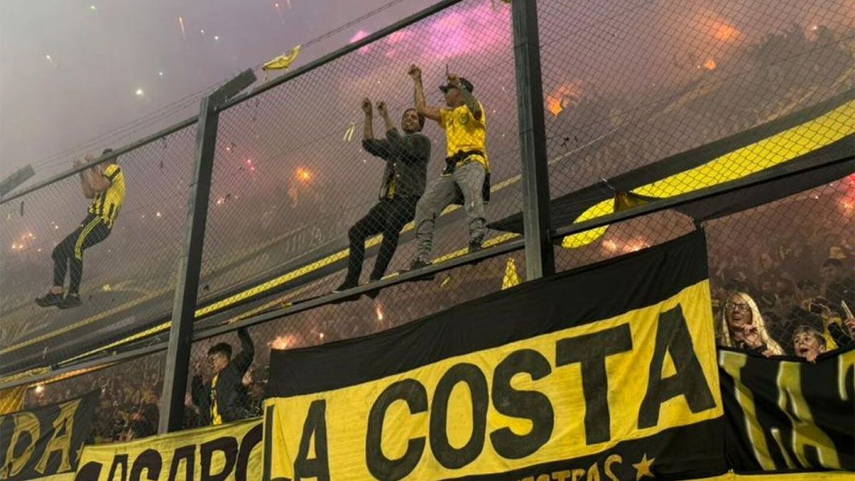 Peñarol de Montevideo, junto a clubes argentinos, podrían presentar una queja ante la Conmebol por la violencia que sufren en Brasil. Peñarol de Montevideo, junto a clubes argentinos, podrían presentar una queja ante la Conmebol por la violencia que sufren en Brasil.