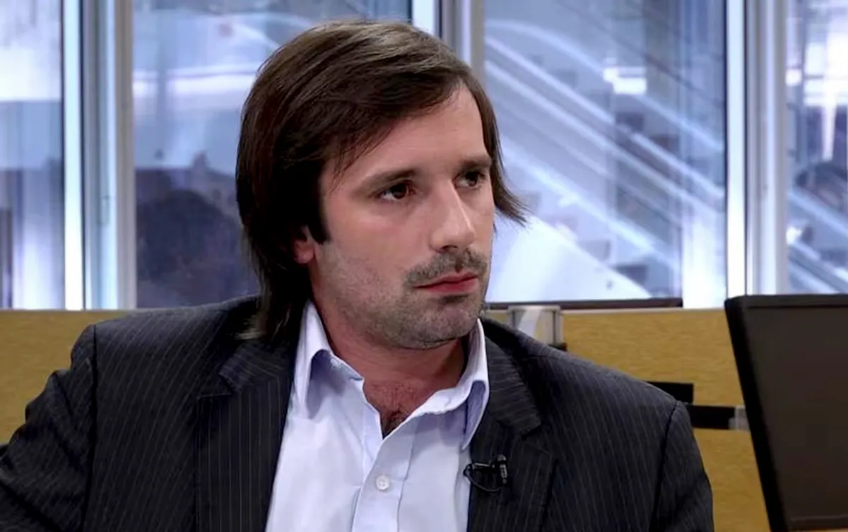 Santiago Viola, vinculado a María Servini a través de su madre. Santiago Viola, vinculado a María Servini a través de su madre.