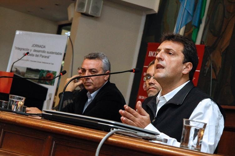 15/06/2013: Típica foto de la oficina de prensa de Tigre: Sergio Massa, durante la 1ra. Jornada de Integración y Desarrollo Sustentable del Delta. Foto NA
