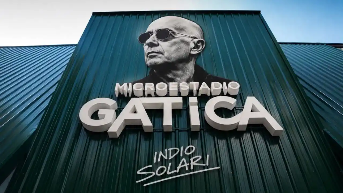 Histórico adiós al Indio Solari. En su muerte, el poeta congregó más fieles que políticos y evangelistas Histórico adiós al Indio Solari. En su muerte, el poeta congregó más fieles que políticos y evangelistas