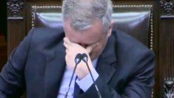 altText(Elogiado por todos y aplaudido de pie, Monzó lloró en su despedida (Video))}