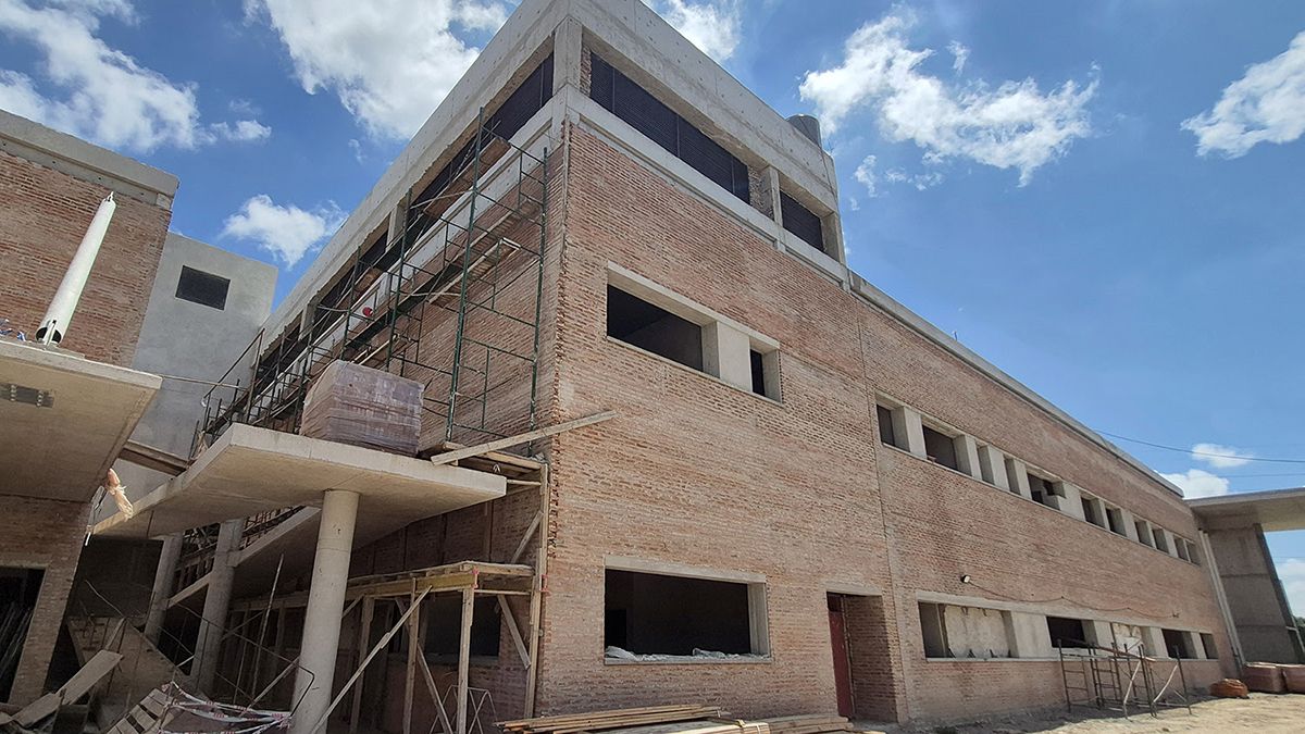 El intendente de Tigre, Julio Zamora, recorrió los avances de los obras del nuevo Hospital de Alta Complejidad para Adultos del Municipio. El intendente de Tigre, Julio Zamora, recorrió los avances de los obras del nuevo Hospital de Alta Complejidad para Adultos del Municipio.