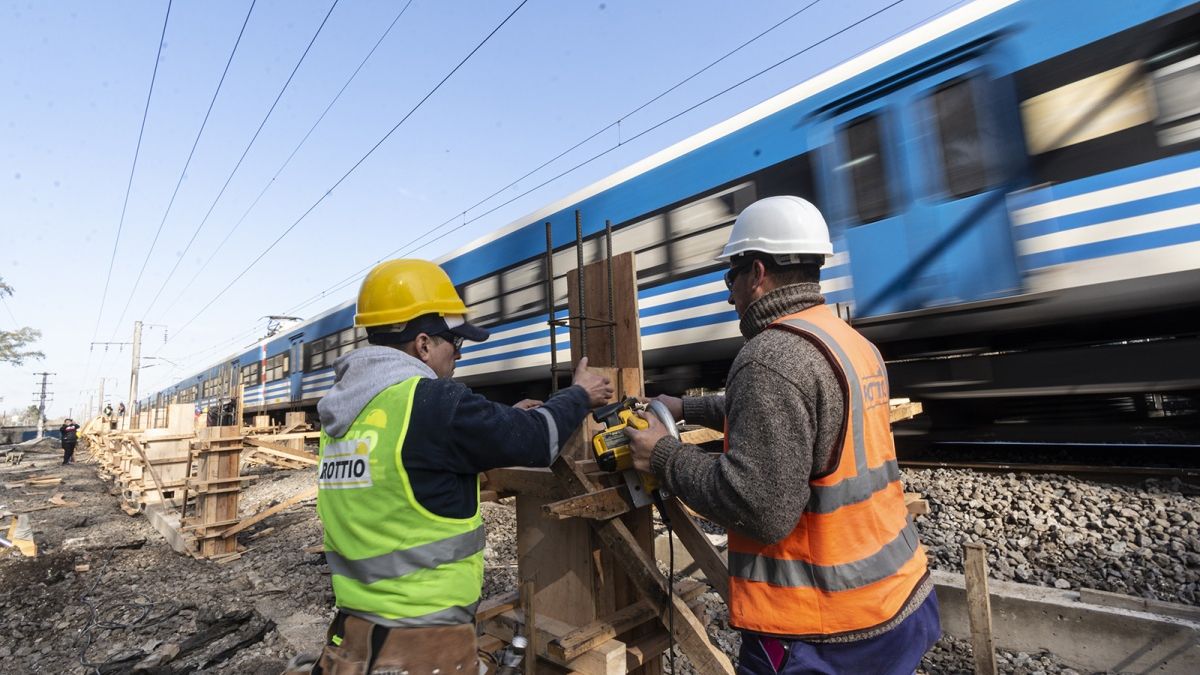 Mariano Cascallares, intendente de Almirante Brown con licencia, y el gobernador bonaerense, Axel Kicillof terminarán dos obras que frenó Javier Milei. Mariano Cascallares, intendente de Almirante Brown con licencia, y el gobernador bonaerense, Axel Kicillof terminarán dos obras que frenó Javier Milei.