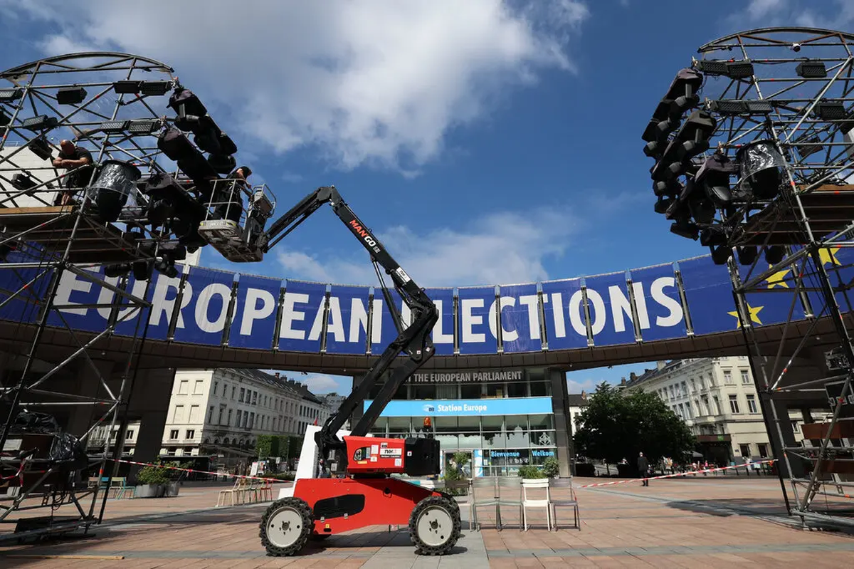 Instalación de luces frente al Parlamento Europeo en Bruselas el miércoles antes de las elecciones de la UE.Crédito...Olivier Hoslet/EPA, vía Shutterstock Instalación de luces frente al Parlamento Europeo en Bruselas el miércoles antes de las elecciones de la UE.Crédito...Olivier Hoslet/EPA, vía Shutterstock