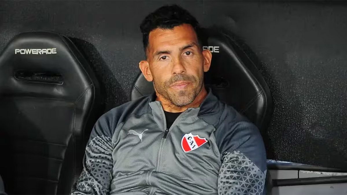CarlosTevez, técnico de Independiente, fue dado de alta este miércoles (24/04) trasser internado en el Sanatorio de la Trinidad a causa de un dolor en el pecho.