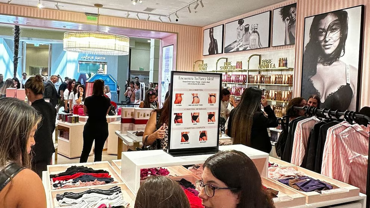 La emoción por la llegada de Victoria's Secret al país duró poco cuando las clientas descubrieron los precios tan altos de la marca, lo que desató algunas quejas en redes tras la apertura de su primer local en Unicenter.