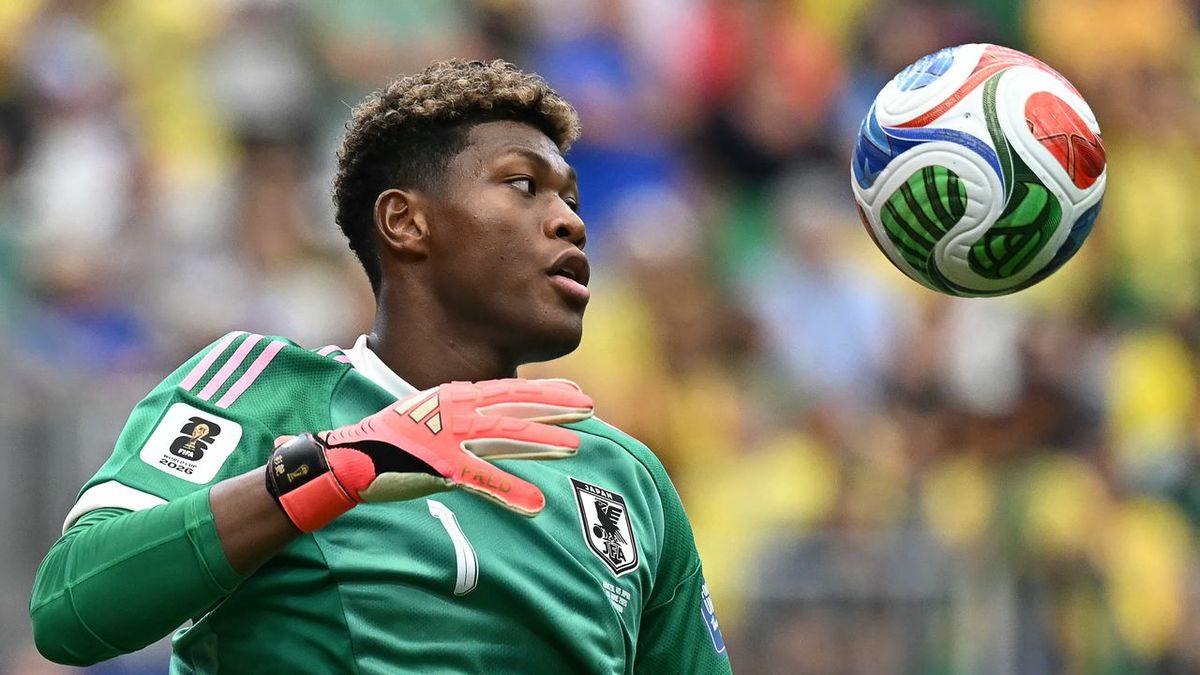 Zion Suzuki. Zion Suzuki.