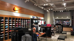 Outlet causa furor por descuentos en ropa y zapatillas. Outlet causa furor por descuentos en ropa y zapatillas.