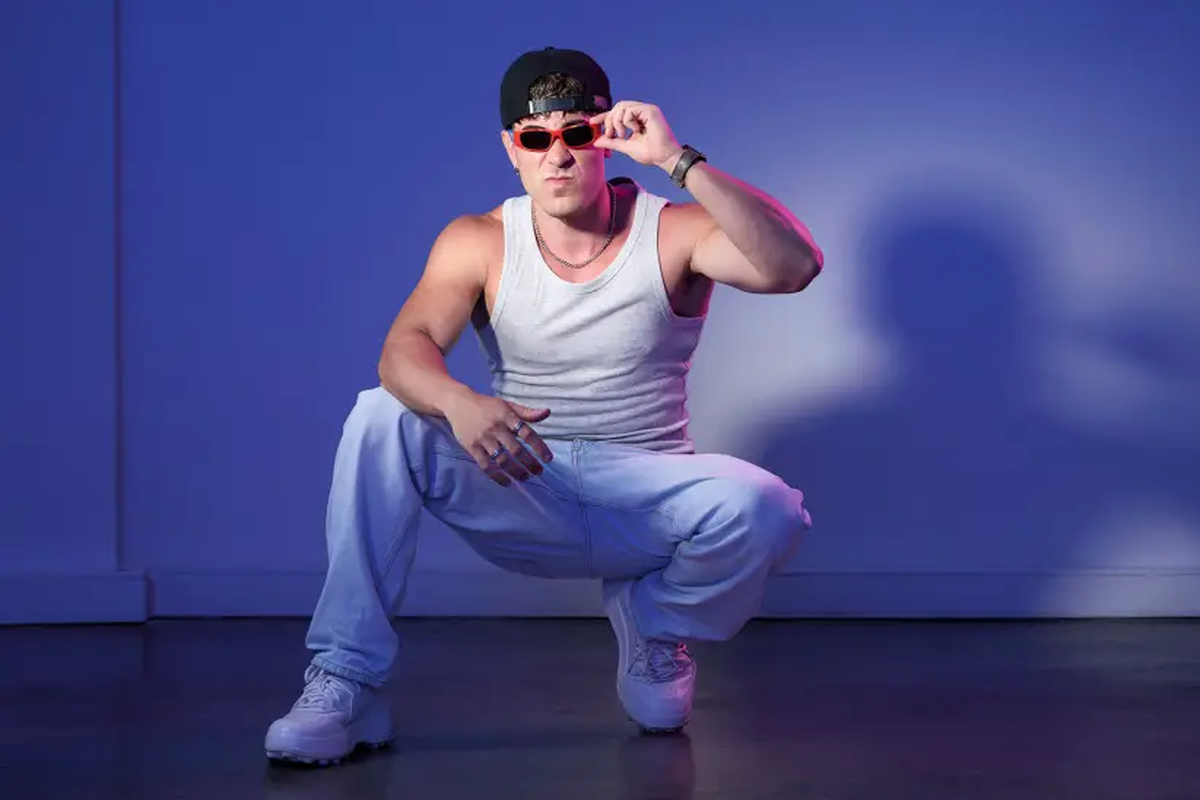 Alejo Igoa alcanzó 100 millones en YouTube y es el primer creador de contenido de habla hispana en recibir el Botón de Diamante Rojo de la plataforma. Alejo Igoa alcanzó 100 millones en YouTube y es el primer creador de contenido de habla hispana en recibir el Botón de Diamante Rojo de la plataforma.