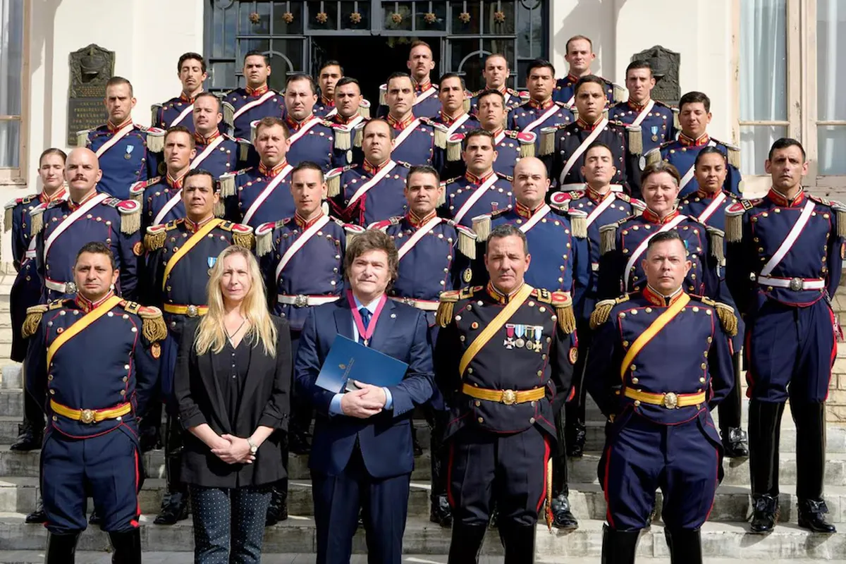 El 'granadero honorífico' Javier Milei. El 'granadero honorífico' Javier Milei. 