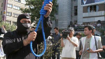 Irán condena a muerte y tortura: