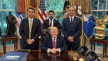 Donald Trump amedrenta a Brasil con un nuevo arancel del 25% mientras respalda a Flávio Bolsonaro