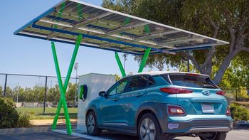 Vehículos eléctricos con energía solar en África: la oportunidad que incomoda a los gobiernos mundiales