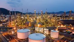 Los mercados del petróleo enfrentan un nuevo choque tras el anuncio de la , casi el triple de lo previsto, en una reunión virtual este sábado 3/5