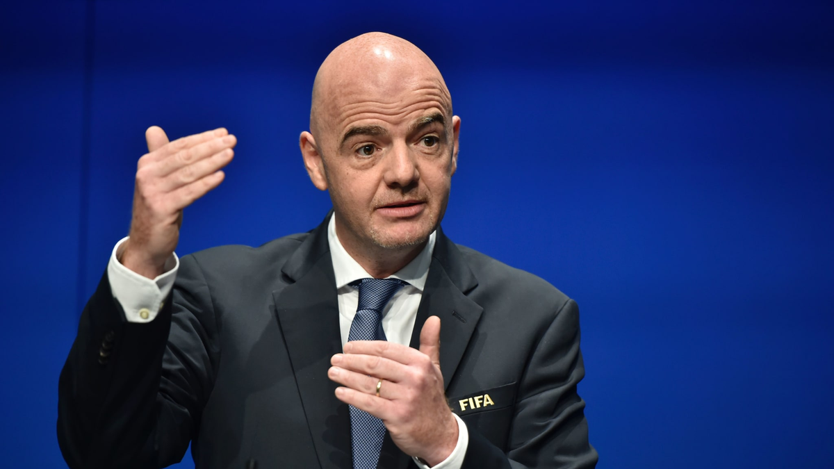 Gianni Infantino comparó el Super Bowl con el Mundial para concretar su deseo de una Copa del Mundo cada 2 años.