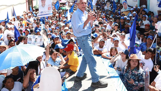 Dilaciones: Un funcionario de la DEA calificó la liberación de Hernández como Una locura. En medio de este drama, la OEA reitera su llamado a la calma y a los partidos políticos a mantener su labor de vigilancia. Dilaciones: Un funcionario de la DEA calificó la liberación de Hernández como Una locura. En medio de este drama, la OEA reitera su llamado a la calma y a los partidos políticos a mantener su labor de vigilancia.