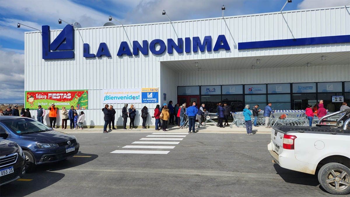 La empresa de supermercados La Anónima desafía la caída del consumo aunque conservó un resultado operativo positivo y avanzó con su plan de inversiones. La empresa de supermercados La Anónima desafía la caída del consumo aunque conservó un resultado operativo positivo y avanzó con su plan de inversiones.