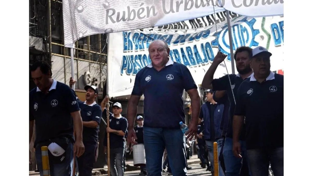 Las protestas ya se hicieron sentir ayer en Córdoba, antes de que la cuarta reunión por la revisión paritaria, para la cual la UOM ratificó su reclamo.
