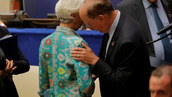 Larry Fink en septiembre de 2018 con Christine Lagarde, por entonces directora gerente del Fondo Monetario Internacional, durante una Asamblea General de la ONU en Nueva York. Larry Fink en septiembre de 2018 con Christine Lagarde, por entonces directora gerente del Fondo Monetario Internacional, durante una Asamblea General de la ONU en Nueva York.
