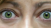 Especialistas alertan sobre la Oftalmopatía Tiroidea, una enfermedad autoinmune que afecta la visión y la fisonomía. Datos basados en guías internacionales revelan que el tabaquismo multiplica los riesgos y reduce la eficacia de los tratamientos. Especialistas alertan sobre la Oftalmopatía Tiroidea, una enfermedad autoinmune que afecta la visión y la fisonomía. Datos basados en guías internacionales revelan que el tabaquismo multiplica los riesgos y reduce la eficacia de los tratamientos.