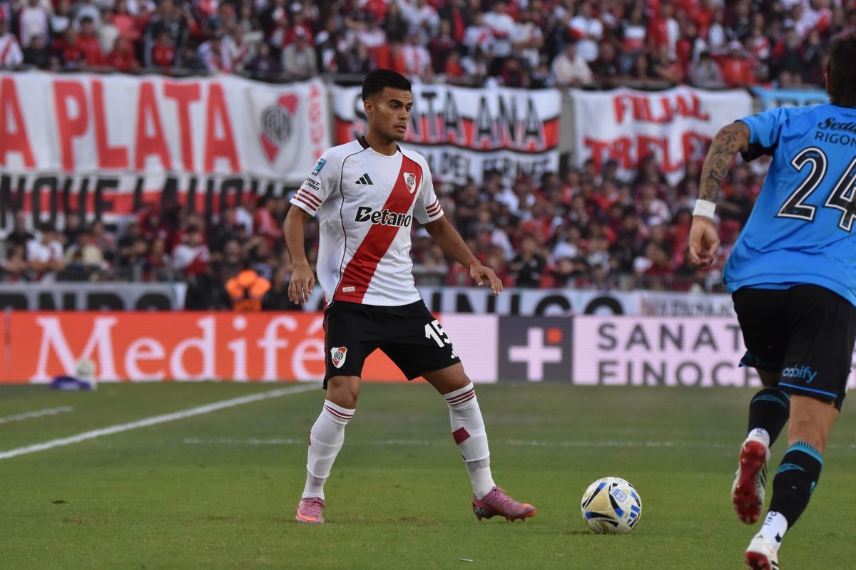 Fausto Vera, en el partido del Millonario contra Belgrano Fausto Vera, en el partido del Millonario contra Belgrano