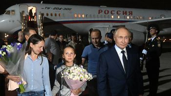 Espía rusa disfrazada de argentina, hija y Vladimir Putin. Espía rusa disfrazada de argentina, hija y Vladimir Putin.