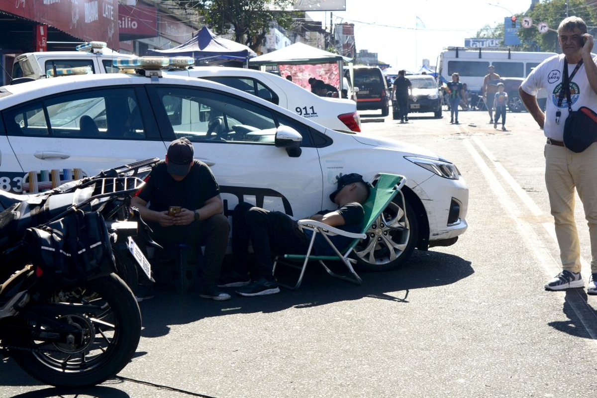 Acampe de policías en Misiones. Acampe de policías en Misiones.
