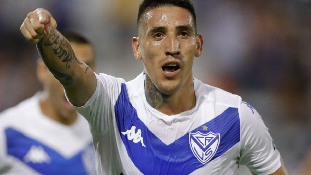 Vélez empató 0-0 con Lanús pero Agustín Bouzat estalló contra el arbitraje de Fernando Echenique sumado a un picante posteo de Ricardo Centurión. Vélez empató 0-0 con Lanús pero Agustín Bouzat estalló contra el arbitraje de Fernando Echenique sumado a un picante posteo de Ricardo Centurión.