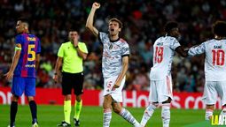 Los jugadores del Bayern Munich festejan la goleada ante elBarcelona, de visitante, 0-3 en el debut de la Champions League. (Foto:Twitter)