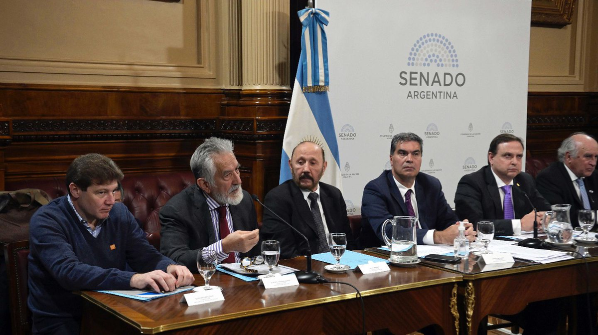 Los gobernadores al presentar en el Senado su proyecto para ampliar los integrantes de la CSJN.