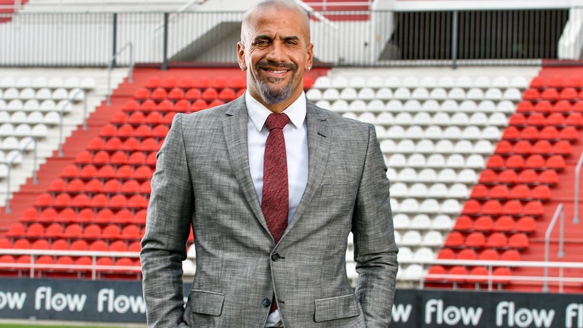 Juan Sebastián Verón volvió a respaldar el arribo de las Sociedades Anónimas Deportivas (SAD) al fútbol argentino y volvió a criticar a Claudio Tapia. Juan Sebastián Verón volvió a respaldar el arribo de las Sociedades Anónimas Deportivas (SAD) al fútbol argentino y volvió a criticar a Claudio Tapia.