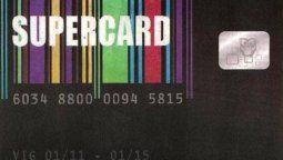 altText(Le dieron forma a la SuperCard (negra, en el fondo))}