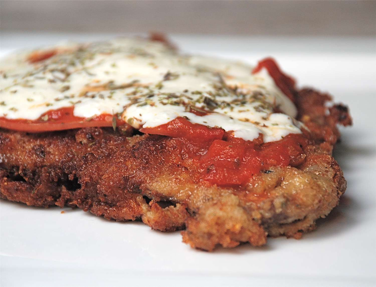 La milanesa napolitana se convirtió en emblema de la gastronomía argentina, al punto de ser reconocida globalmente por algunos de los expertos más renombrados del mundo. La milanesa napolitana se convirtió en emblema de la gastronomía argentina, al punto de ser reconocida globalmente por algunos de los expertos más renombrados del mundo.