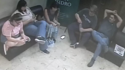 altText(Escándalo en San Isidro: Militantes kirchneristas tomaron el municipio durante horas)}