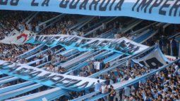 altText(Cayeron 2 ‘cabecillas’ de la barra oficial de Racing por propinarle una paliza a un periodista)}