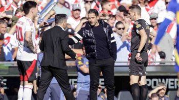 JorgeRibolzi, ex futbolista y gloria de Boca, destruyó a Fernando Gago tras la caídaante River que, ahora, intentará dar vuelta la historia. JorgeRibolzi, ex futbolista y gloria de Boca, destruyó a Fernando Gago tras la caídaante River que, ahora, intentará dar vuelta la historia.