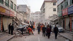 Las tareas de emergencia en China continúan tras el fuerte sismo, que provocó graves daños estructurales y obligó a miles de personas a trasladarse a lugares seguros.