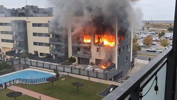 Una explosión sacude un edificio en Madrid y desata un voraz incendio