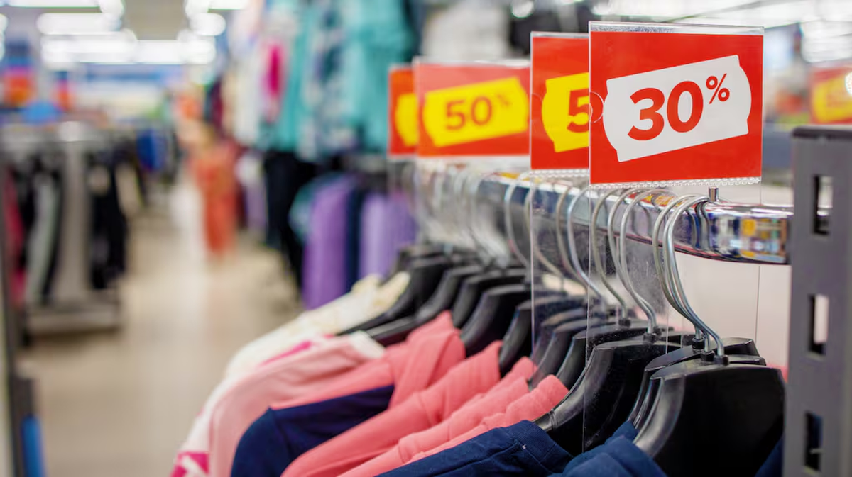 Estos supermercados lanzaron hasta 70% de descuento en indumentaria. Estos supermercados lanzaron hasta 70% de descuento en indumentaria.