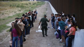 Un caos migratorio se avecina en Estados Unidos que carece de un sólido sistema para encararlo. Un caos migratorio se avecina en Estados Unidos que carece de un sólido sistema para encararlo.