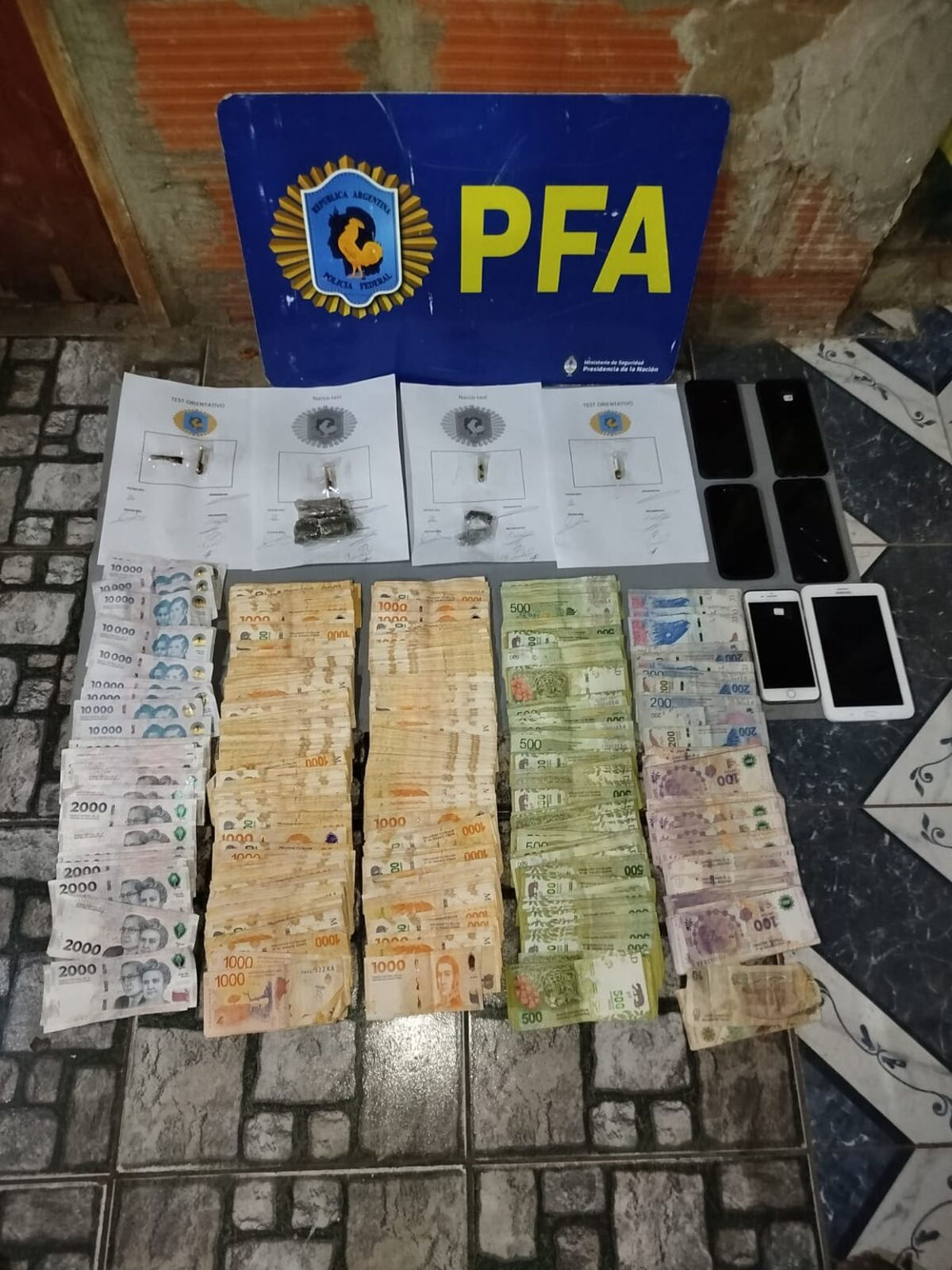 Parte de lo secuestrado por la PFA. Parte de lo secuestrado por la PFA.