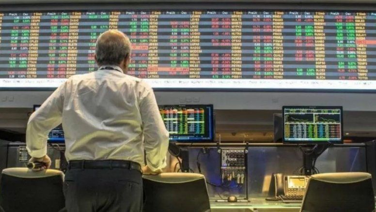 Merval +5,5% en dólares, bonos al alza y financieros para atrás