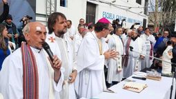 Los curas villeros en la misa para desagraviar al papa Francisco por dichos de Milei.